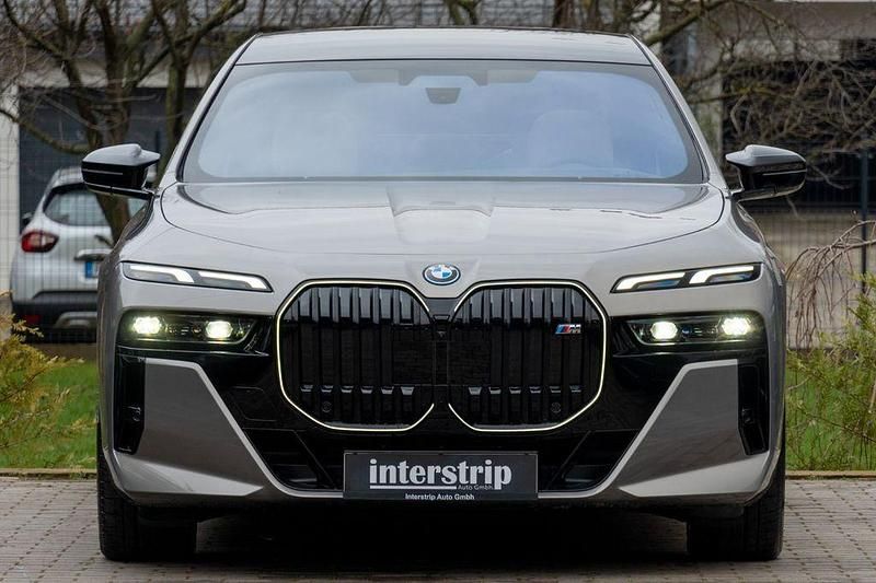 Gebraucht BMW M760e Executive 571 PS (419 kW) 2025 Grau Limousine