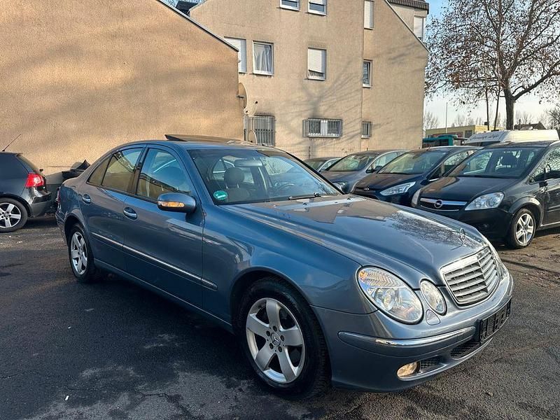 Blau Gebraucht 2003 Mercedes E200 Limousine | 3.750 € (Guter Preis) - Bild 1/4