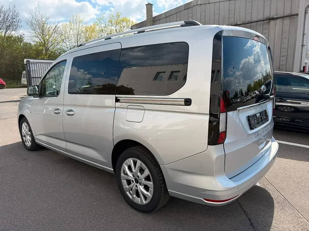 Gebraucht Ford Grand Tourneo Connect Titanium 122 PS (89 kW) 2024 Silber Van / Kleinbus