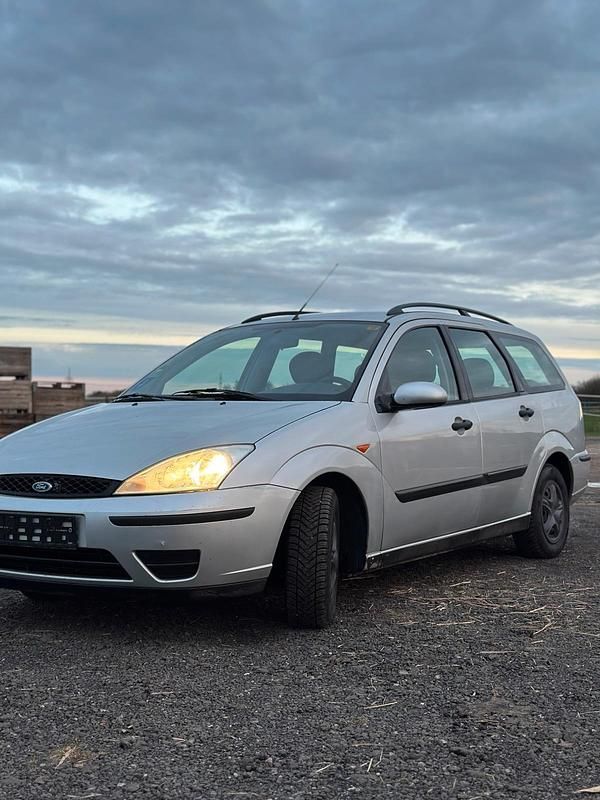 Silber Gebraucht 2001 Ford Focus Kombi | 650 € (Guter Preis) - Bild 1/4