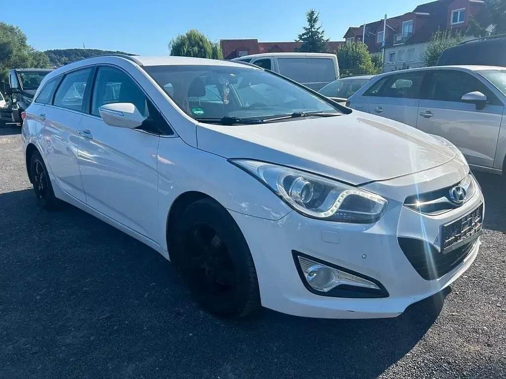 Gebraucht Hyundai i40 Edition 136 PS (100 kW) 2013 Weiß Kombi