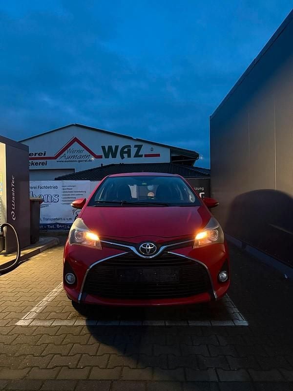 Rot Gebraucht 2016 Toyota Yaris Limousine | 7.200 € (Guter Preis) - Bild 1/4