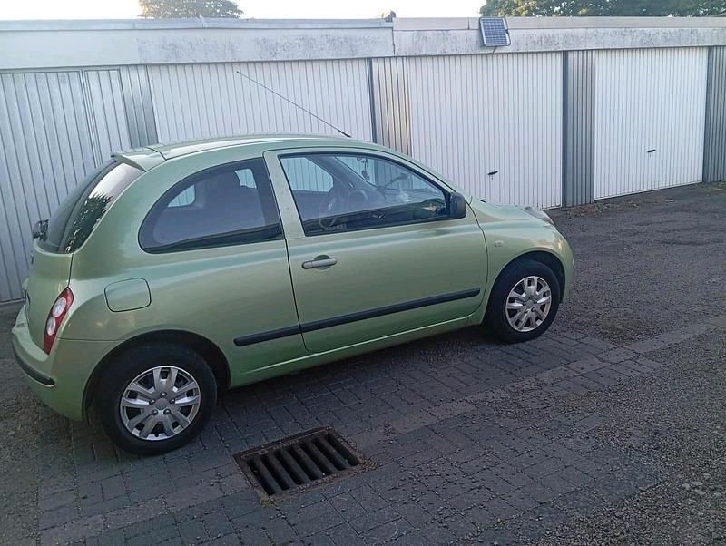 Grün Gebraucht 2005 Nissan Micra Kleinwagen | 660 € (Superpreis) - Bild 1/4