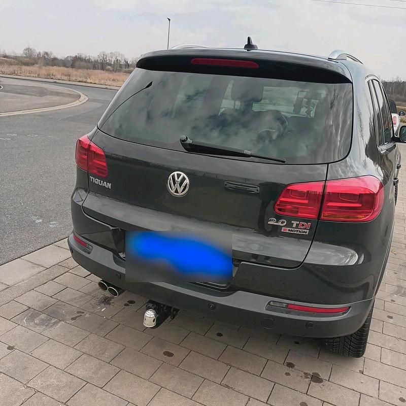 Gebraucht VW Tiguan LOUNGE 184 PS (135 kW) 2015 Grau SUV