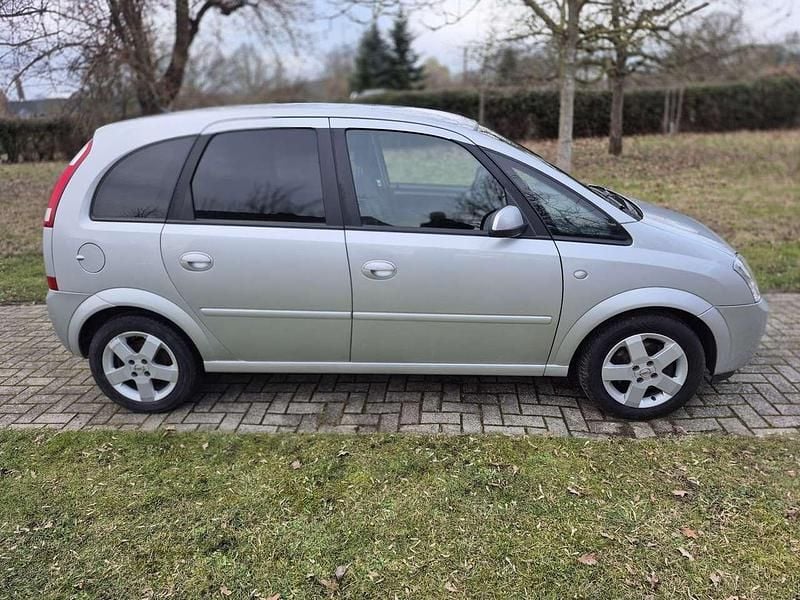 Gebraucht Opel Meriva Essentia 125 PS (91 kW) 2003 Van / Kleinbus