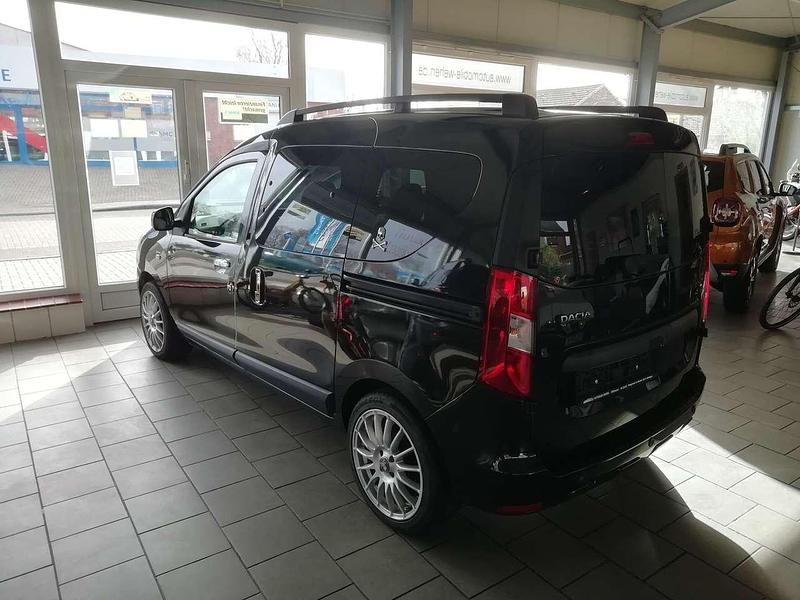 Gebraucht Dacia Dokker Lauréate 90 PS (66 kW) 2013 Perlmuttschwarzmetallic Van / Kleinbus