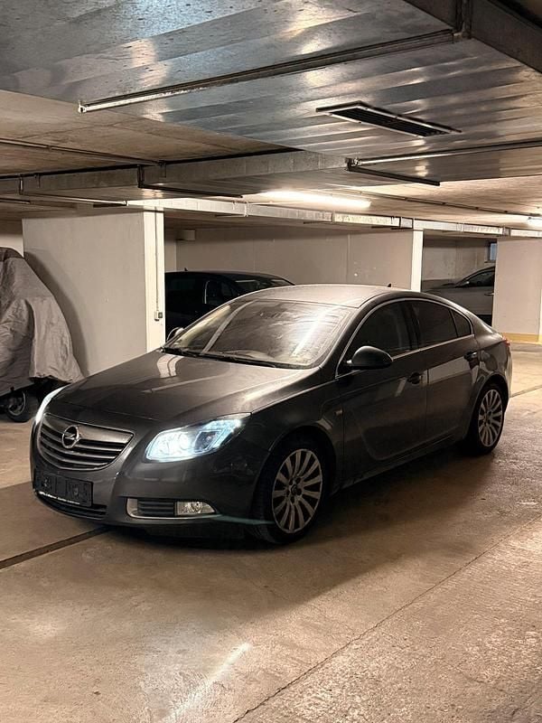 Grau Gebraucht 2009 Opel Insignia Limousine | 3.399 € (Fairer Preis) - Bild 1/4