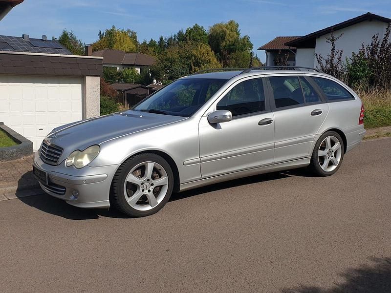 Silber Gebraucht 2004 Mercedes C220 Avantgarde Kombi | 3.900 € (Teuer) - Bild 1/4