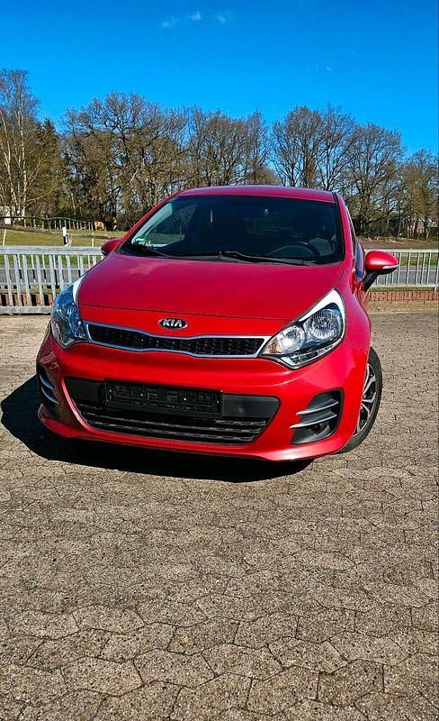 Rot Gebraucht 2016 Kia Rio Kleinwagen | 5.200 € (Fairer Preis) - Bild 1/4