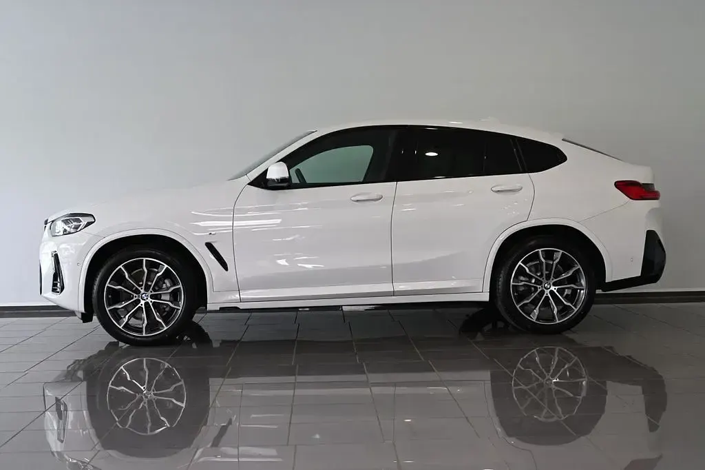 Gebraucht BMW X4 Sport Line 286 PS (210 kW) 2024 Weiß SUV