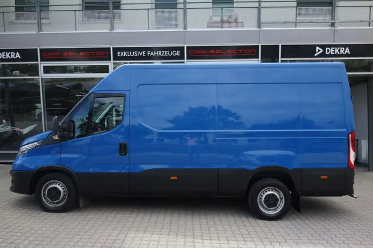Gebraucht Iveco Daily 175 PS (128 kW) 2022 Blau Van / Kleinbus
