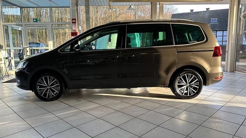 Gebraucht VW Sharan Comfortline 150 PS (110 kW) 2017 Schwarz Van / Kleinbus