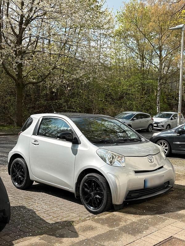Gebraucht Toyota iQ 98 PS (72 kW) 2012 Silber Kleinwagen