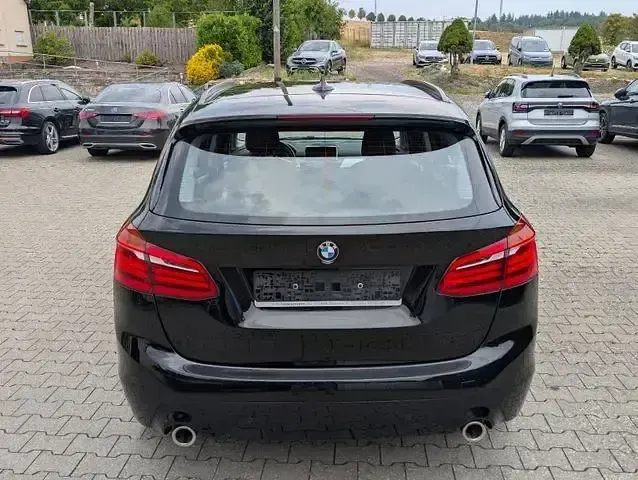 Gebraucht BMW 220 Active Tourer Advantage 178 PS (130 kW) 2021 Schwarz Van / Kleinbus