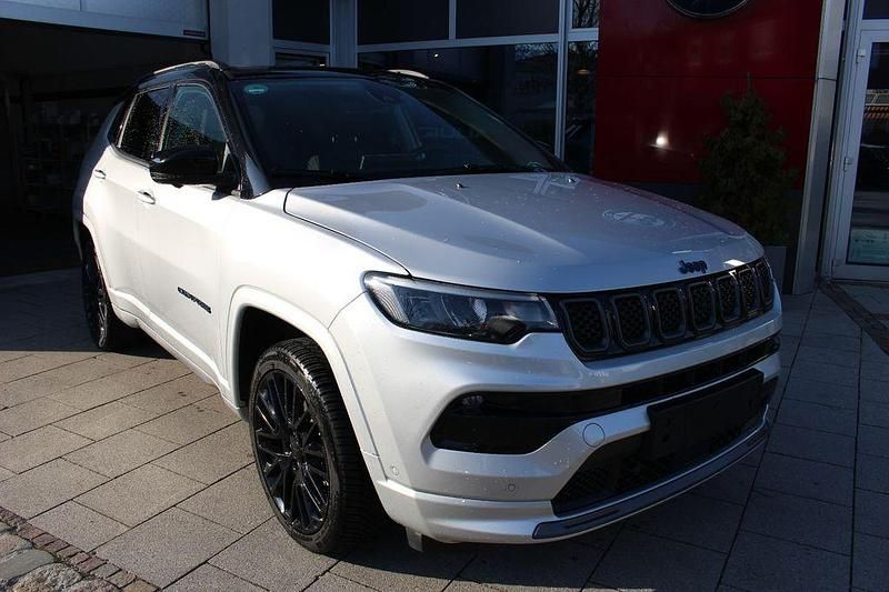 Gebraucht Jeep Compass 179 PS (131 kW) 2022 Silber SUV