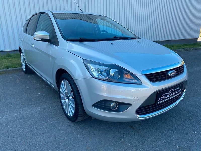 Gebraucht Ford Focus Titanium 101 PS (74 kW) 2009 Silber Limousine