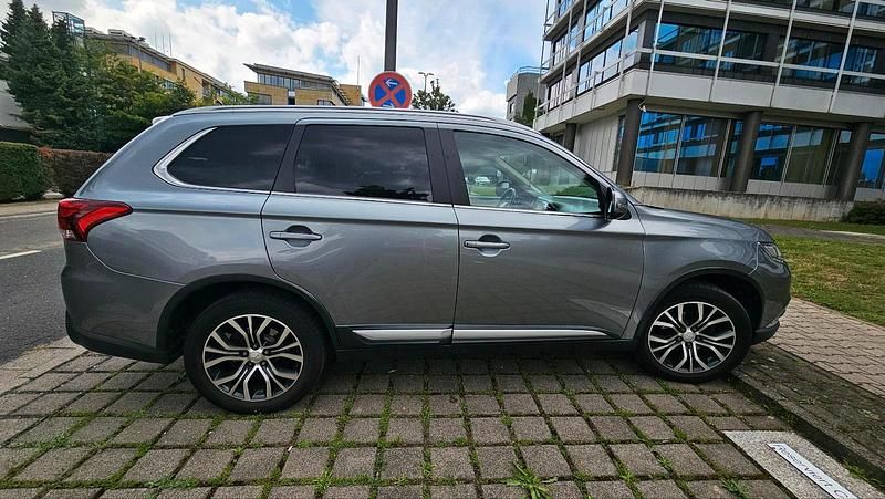 Gebraucht Mitsubishi Outlander 200 PS (147 kW) 2016 Grau SUV