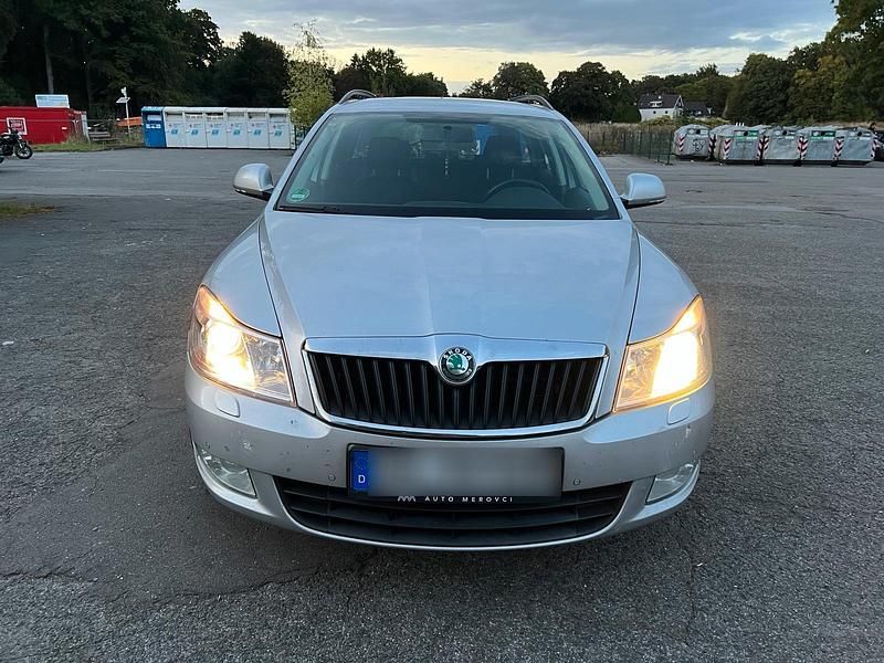 Silber Gebraucht 2012 Skoda Octavia Kombi | 6.300 € (Fairer Preis) - Bild 1/4