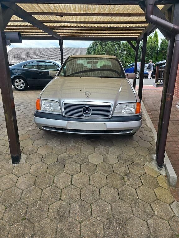 Silber Gebraucht 1995 Mercedes C180 Classic Limousine | 1.800 € - Bild 1/4