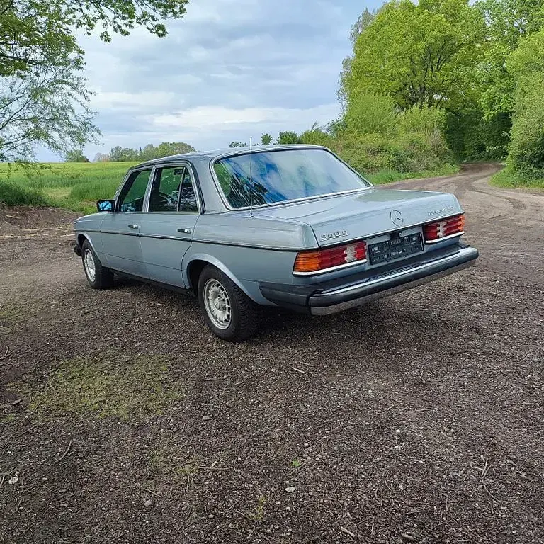 Gebraucht Mercedes 300 125 PS (91 kW) 1983 Blau Limousine