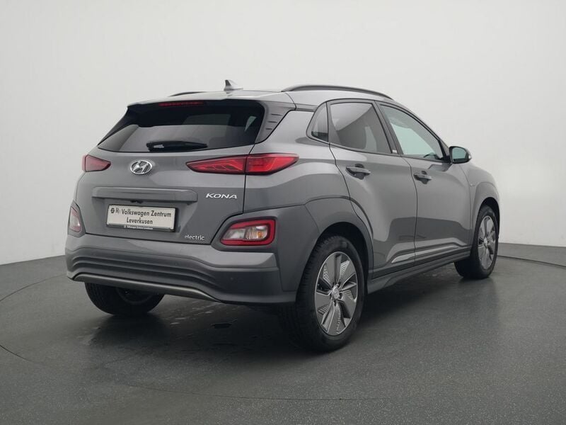 Gebraucht Hyundai Kona Style 100 kW (136 PS) 2020 Grau / galaxy grey (metallic) SUV