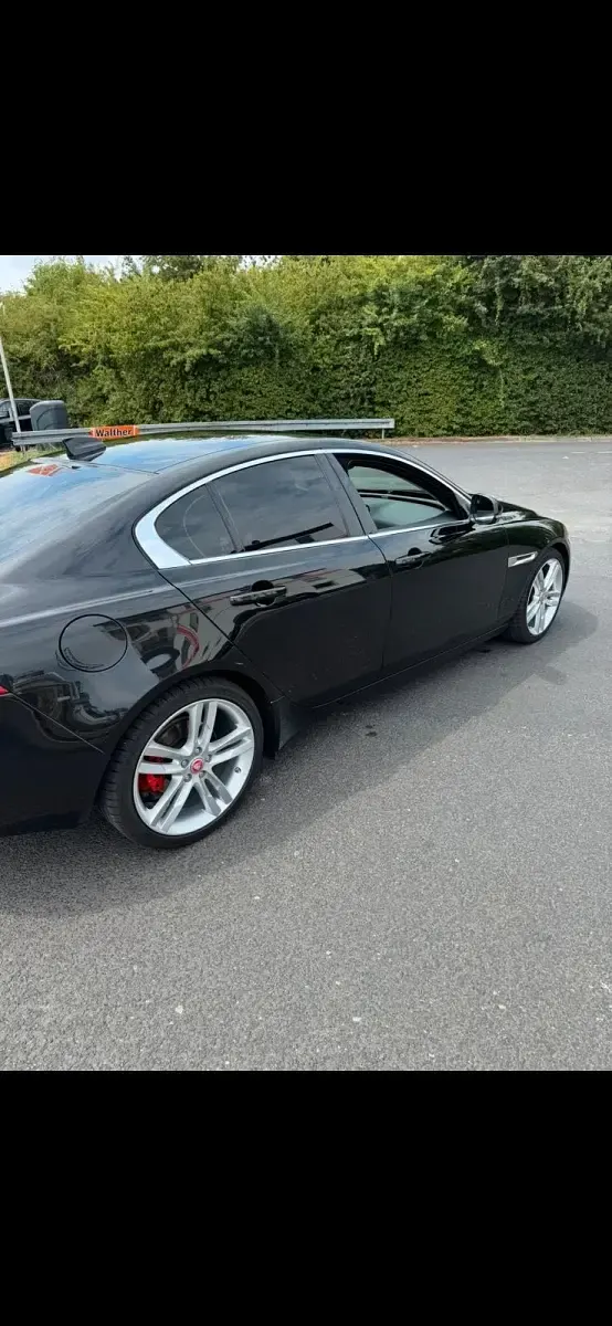 Gebraucht Jaguar XE 180 PS (132 kW) 2016 Schwarz Limousine