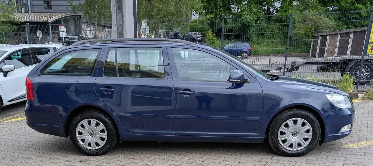 Gebraucht Skoda Octavia 105 PS (77 kW) 2013 Blau Kombi