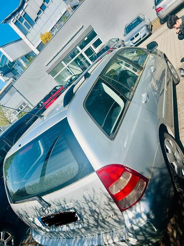 Gebraucht Toyota Corolla 96 PS (70 kW) 2002 Silber Kombi