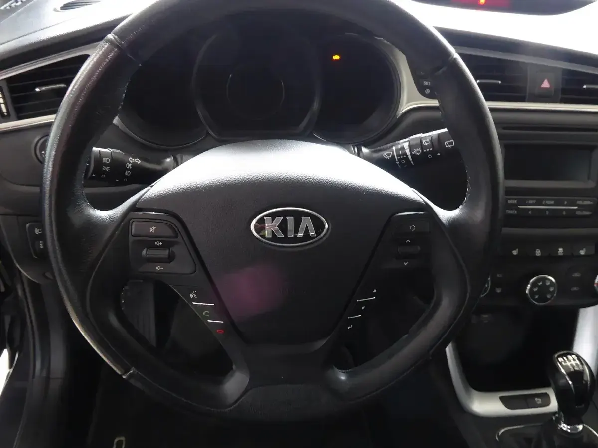 Używany Kia Ceed Edition 7 99 KM (72 kW) 2016 Szary Hatchback