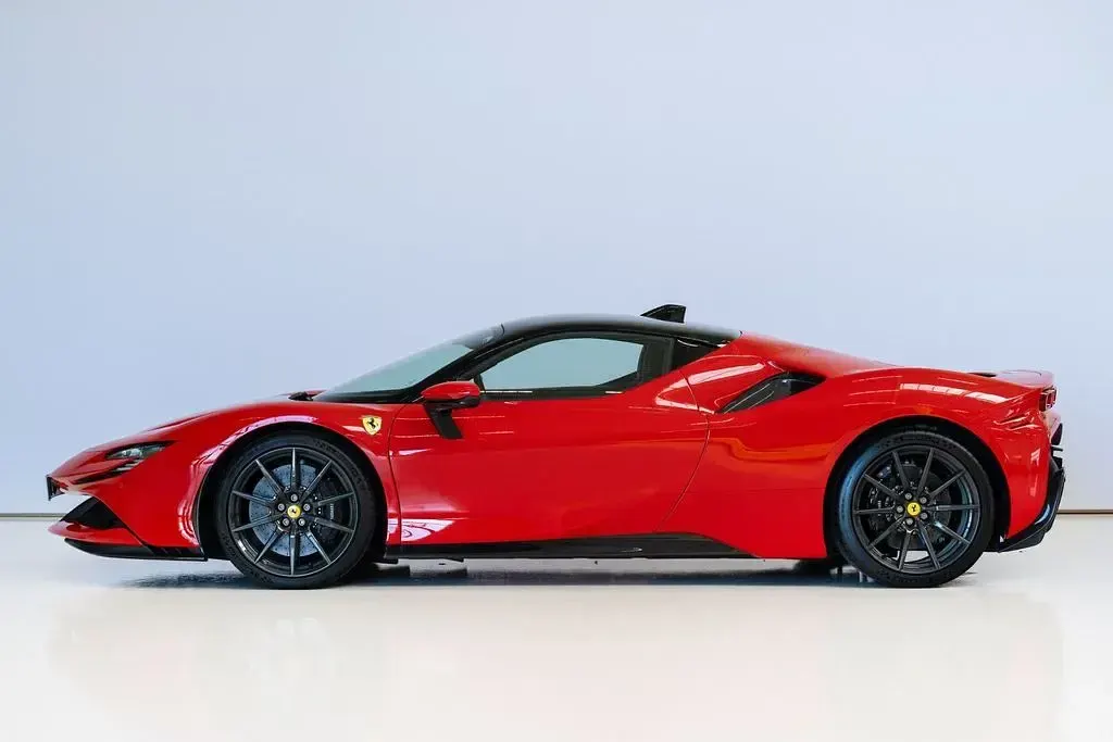 Second-hand Ferrari SF90 1000 CP (735 kW) 2021 Roșu