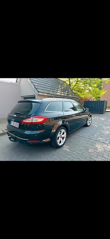 Gebraucht Ford Mondeo 163 PS (119 kW) 2014 Schwarz Kombi