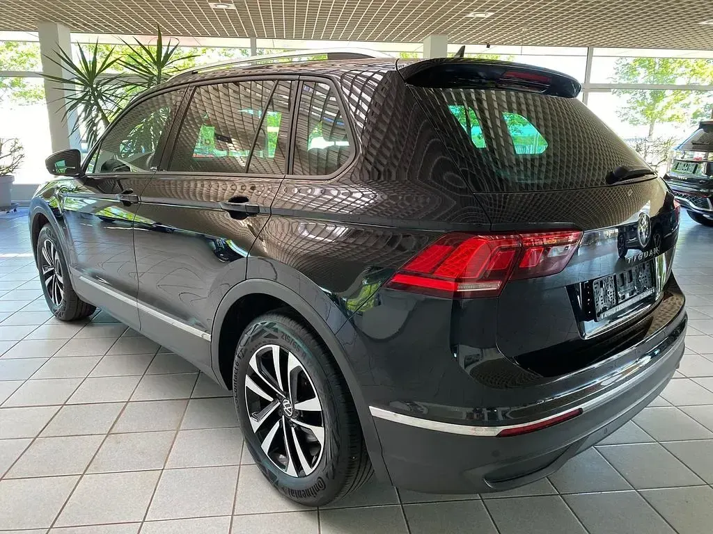Gebraucht VW Tiguan United 150 PS (110 kW) 2021 Deep black perleffekt SUV