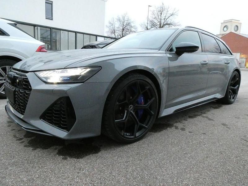 Grau Neu 2025 Audi RS6 Performance Limousine | 142.799 € (Guter Preis) - Bild 1/4