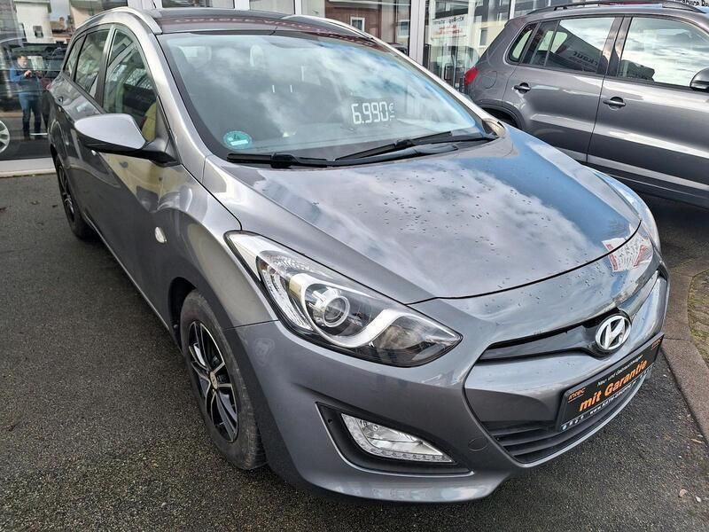 Grau Gebraucht 2013 Hyundai i30 Kombi | 6.990 € (Fairer Preis) - Bild 1/4