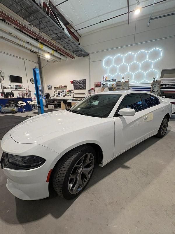 Gebraucht Dodge Charger 296 PS (217 kW) 2016 Weiß Limousine