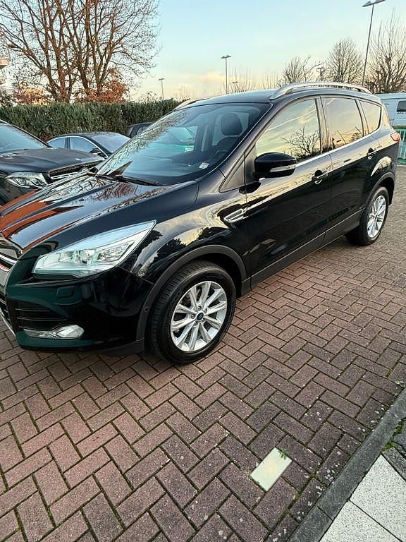 Gebraucht Ford Kuga Titanium 182 PS (133 kW) 2015 Schwarz SUV