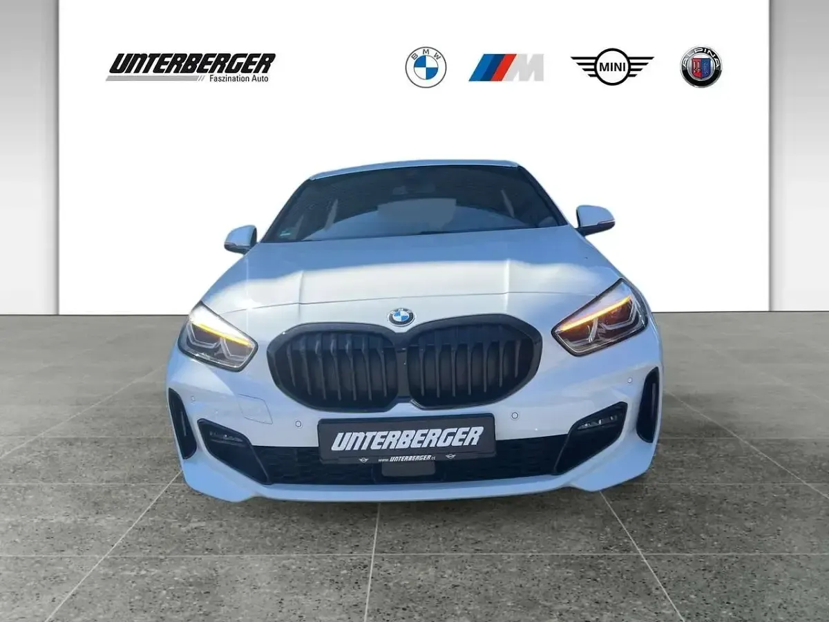 Gebraucht BMW 118 Performance 136 PS (100 kW) 2023 Alpinweiß uni Limousine