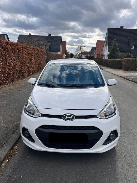 Gebraucht Hyundai i10 69 PS (50 kW) 2016 Weiß Kleinwagen