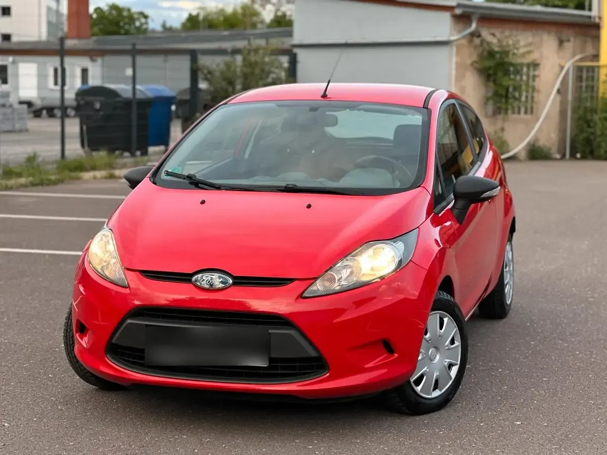 Second-hand Ford Fiesta 90 CP (66 kW) 2010 Roșu Berlinǎ