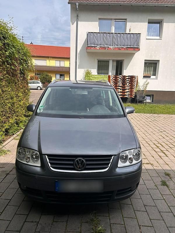 Braun Gebraucht 2005 VW Touran Van / Kleinbus | 3.300 € (Etwas zu teuer) - Bild 1/4