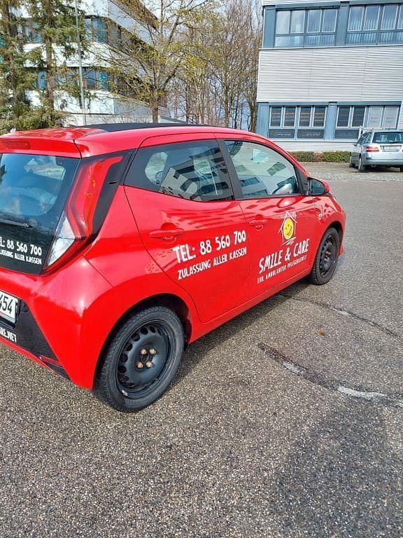 Gebraucht Toyota Aygo 72 PS (52 kW) 2019 Rot Kleinwagen