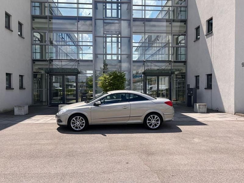 Gebraucht Opel Astra Cabriolet Cosmo 150 PS (110 kW) 2007 Gold Cabrio