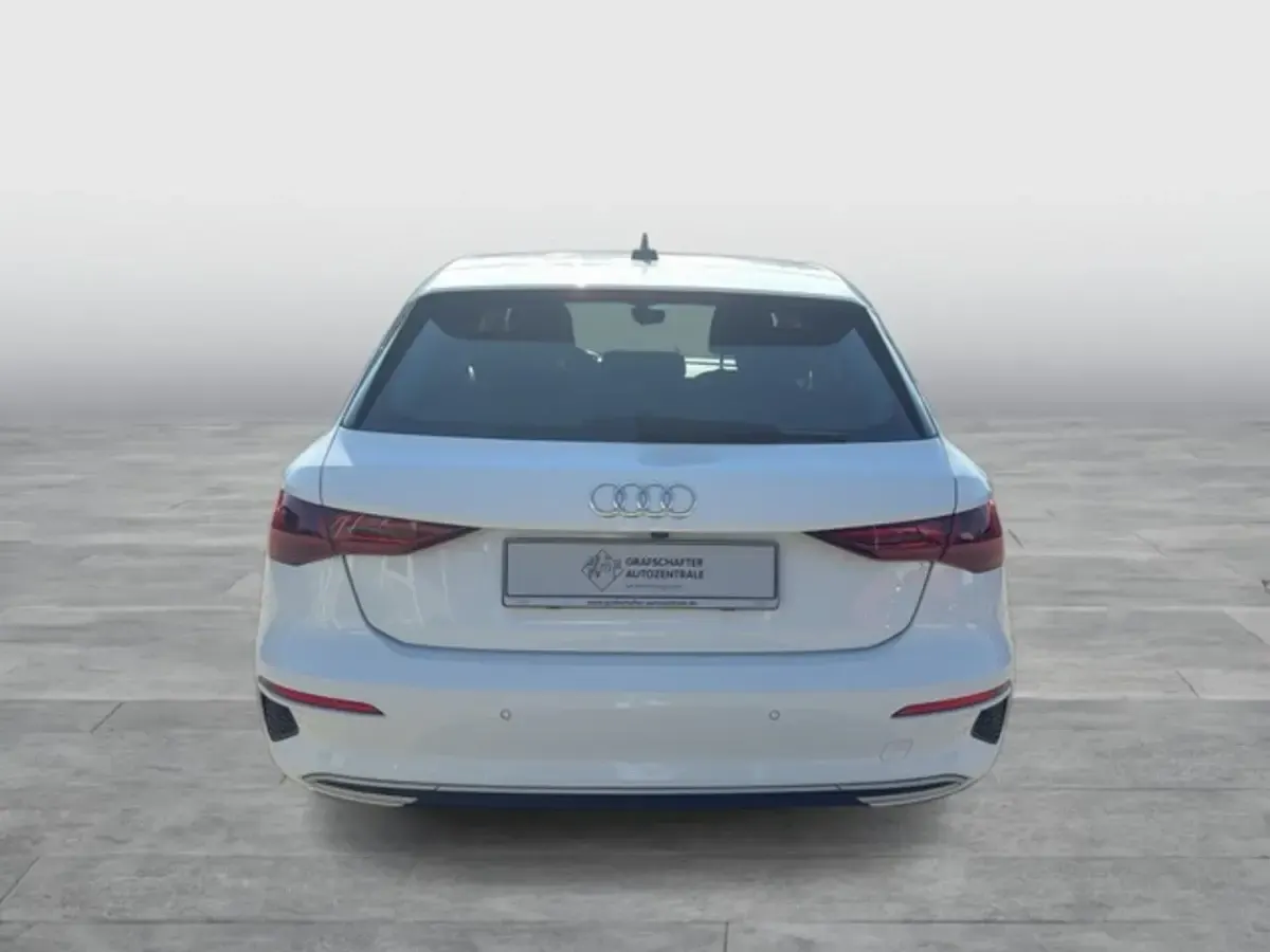 Gebraucht Audi A3 Advanced Plus 150 PS (110 kW) 2022 Weiß Limousine