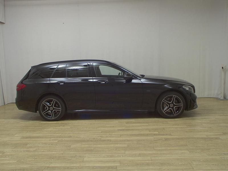 Schwarz Gebraucht 2021 Mercedes C300e AMG line Kombi | 25.466 € (Fairer Preis) - Bild 1/4