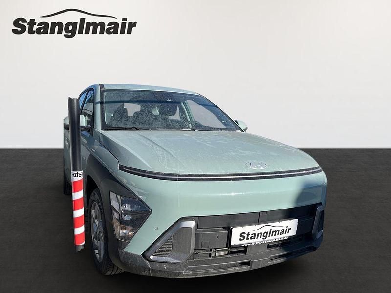 Neu Hyundai Kona Select 150 PS (110 kW) 2026 Blau SUV