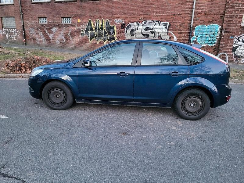 Gebraucht Ford Focus 109 PS (80 kW) 2011 Blau Limousine