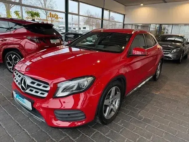 Gebraucht Mercedes GLA200 AMG line 156 PS (114 kW) 2017 Rot SUV