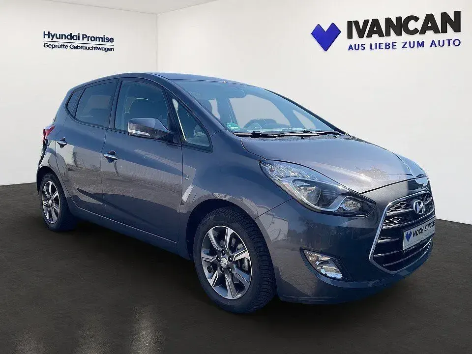 Gebraucht Hyundai ix20 Space Plus 125 PS (91 kW) 2019 Micron grey Kleinwagen