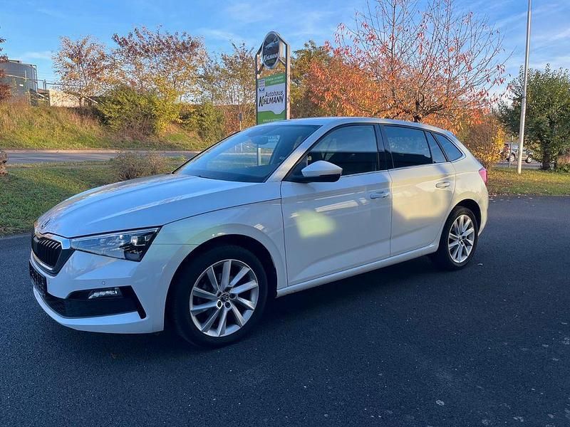 Weiß Gebraucht 2021 Skoda Scala Style Kleinwagen | 19.900 € (Fairer Preis) - Bild 1/4