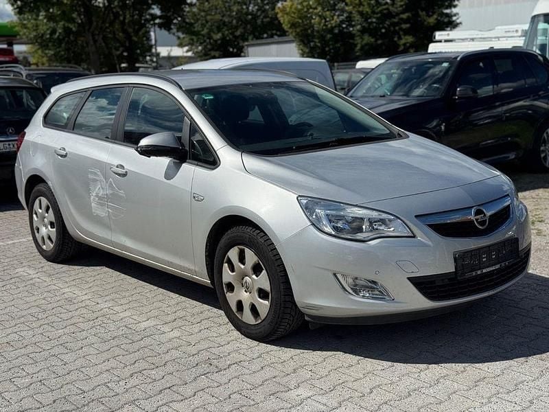 Silber Gebraucht 2012 Opel Astra Selection Kombi | 2.590 € (Superpreis) - Bild 1/4